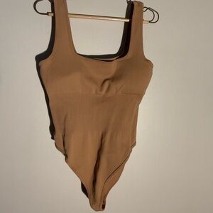 Ribbed Scoop Neck Bodysuit in Camel